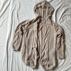 Beige cardigan with pockets